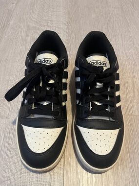 White and black leather adidas size 5 in youth boys
